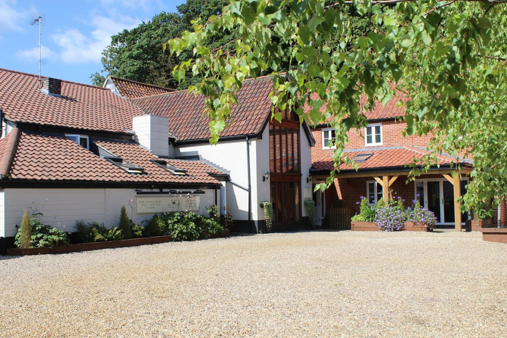 The Black Swan Inn Horsham St Faith Екстериор снимка